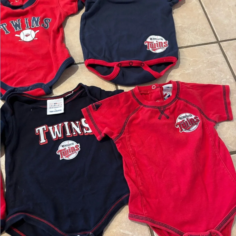 Minnesota Twins Baby Outfit bundle‎ -10 pieces